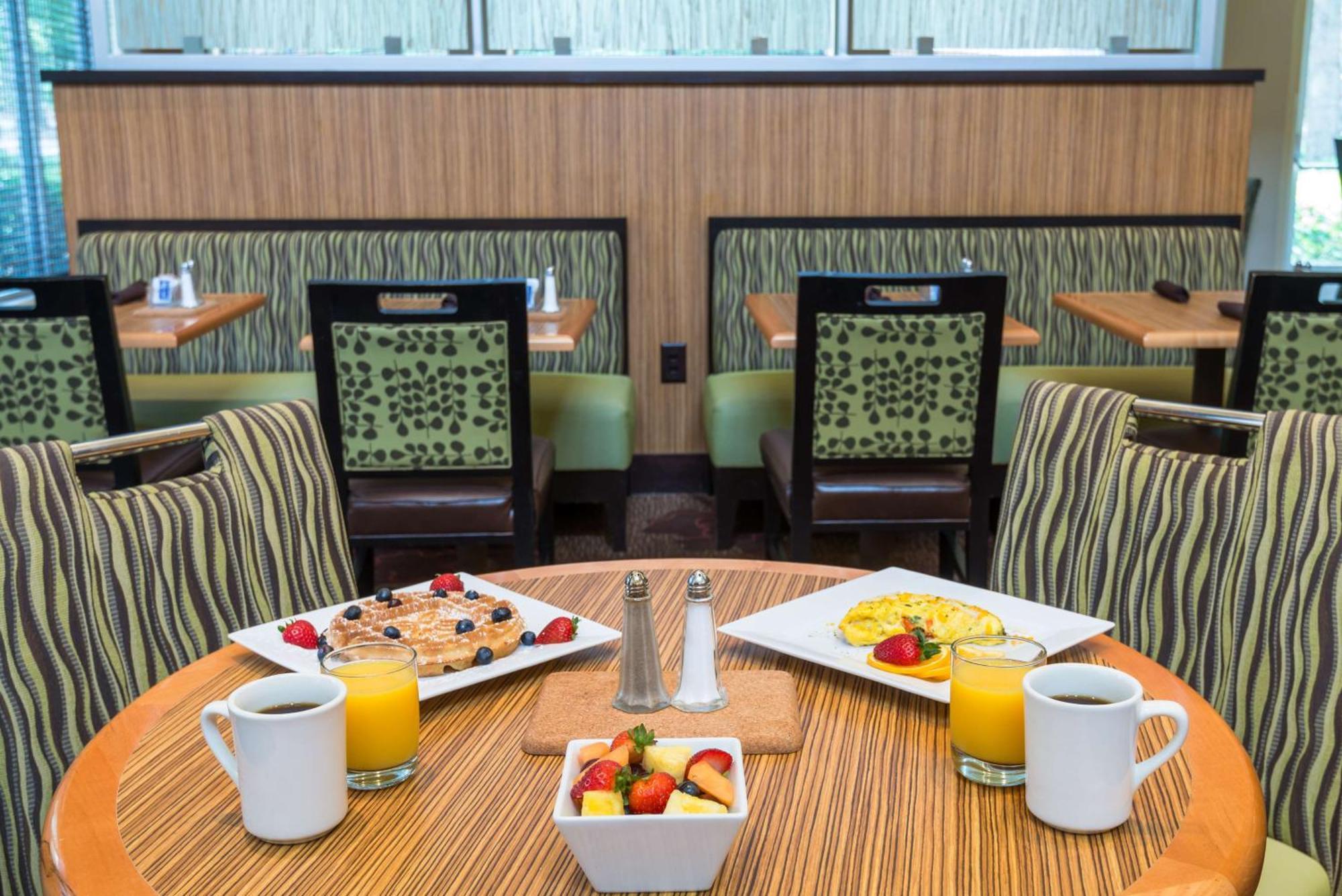Hilton Garden Inn Atlanta North/Алфарета Екстериор снимка