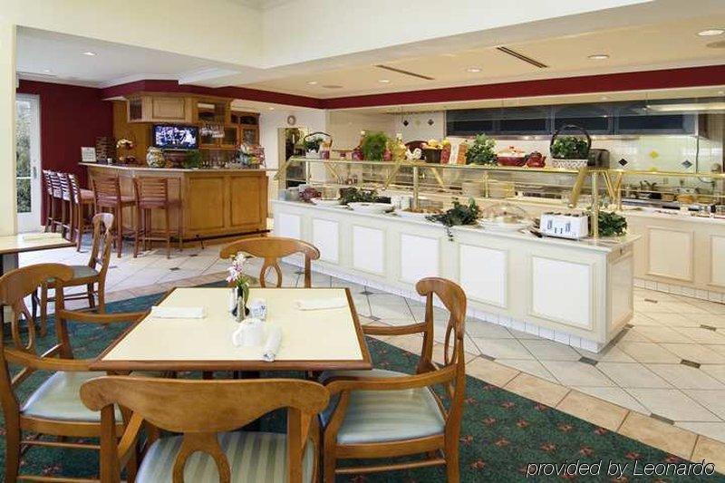 Hilton Garden Inn Atlanta North/Алфарета Ресторант снимка
